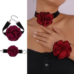 Choker 2Pcs Handmade Rose Necklace Elegant Collar Bohemian Exaggerated Flower Bracelet Necklet Flocking Cloth Clavicle Chain T8DE