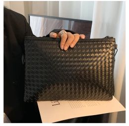 Designer Handbag weave Clutch bags women luxury wrist bag Mens Fashion envelope bag large multiple pockets inside hidden zipper pocket HBP
