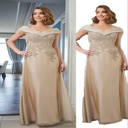 2023 Elegant Champagne Mother Of Bride Dresses Cap Sleeves Off Shoulder Chiffon Lace Appliques Crystal Floor Length Plus Size Custom Weddings Evening Party Gowns