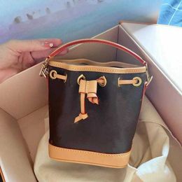 Fashion Bag Female Draw Strap Portable Bucket Bag Ins Ladies Shoulder Personality Trend Cross-body Phone Bag 240415