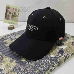 Ball Caps Designer Hat Female Spring Autumn Korean Broken Hole Iron Label Fashion Versatile Duck Tongue Male Summer Leisure Sunshade Sunscreen baseball cap CX28