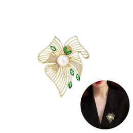 Golden Hollow Leaf Brooches Pin Women Exquisite Freshwater Pearl Green Crystal Corsage Wedding Dress Clothing Accessories Broach