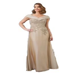 2023 Elegant Mother Of Bride Dresses Champagne Cap Sleeves Chiffon Lace Appliques Crystal Floor Length Plus Size Custom Weddings E296q