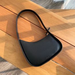 Erkek Lüks The Row Half Moon Bag Bayanlar Moda Tasarımcısı Tote Omuz Debriyaj Çantaları Hobo Crossbody Pochette Kamera Çantaları Çanta Orijinal Deri Çantalar Zarf Çantası