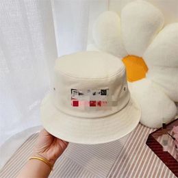 2023 Designer Classic Bucket Hat Solid Letter Sun Visor Hat Fashion Trend Travel baseball cap Temperament Versatile Hat