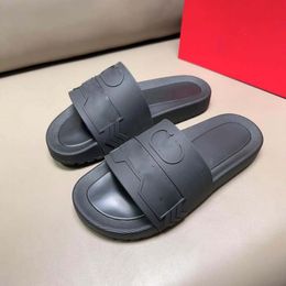 Man Classic Design Slippers Flat Slide Sandal Mens Thick Rubber Sole Slipper Studs Slides Platform Mules For Men Summer Casual Fashion