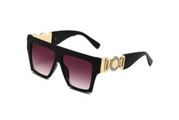 1pcs Fashion Round Sunglasses Eyewear Sun Glasses Designer Brand Black Metal Frame Dark 50mm Glass Lenses For Mens Womens Better AA4362