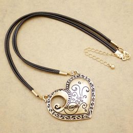 Pendant Necklaces Heart Necklace For Women Western Vintage Ethnic Etched Scroll Leather Link Chain Choker Collar Long