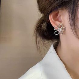 Stud Earrings Women Super Fairy Rhinestone Flower Earring For Ladies Retro Hollow Geometric Fashion Jewellery Girls Korean Brincos