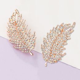 Fashion Crystal Feather Brooch Zinc Alloy Exquisite Gold Colour Feather Lapel Pins Dress Coat Accessories Party Wedding Jewellery