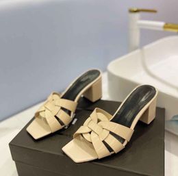 23s Women Sandal Block Salto de tributo Healled Mules Slipper Heel Patent Leather Open Toe Sandals Itália Made Luxury Designer Slide com Box 35-43