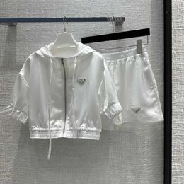 Kadın Trailtsits Designer Kadın Moda İki Parça Set Yaz Güneş Koruma Takviyesi Günlük Açık Şort Ceketleri Tersuits