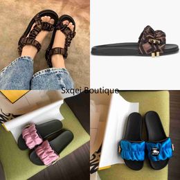 Slippers 2022 New Fashion Womens Sandals Paris Women Luxurys Famous Designers Slippers Fashion Summer Girls Slide Beach Womens Sandal Slides Flip Flops Shoes 3542 J