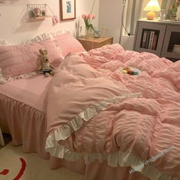 Bedding sets Pink Ruffled Seersucker Duvet Cover Set 34pcs Soft Lightweight Down Alternative Grey Bedding Set with Bed Skirt and Pillowcases 230522