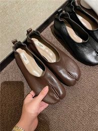 Strongly recommended - Autumn 2022 Korean version super ins split toe pig trotters simple and versatile thick heels bean single shoes for women