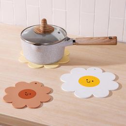 Table Mats 1pc Sunflower PVC Heat Insulation Pad Household Bowl Mat Kitchen Cartoon Special-shaped Soft Rubber Anti-scald