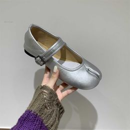 Flat bottomed silver Mary Jane single for women 2023 Spring/Summer New Pig's Feet Lazy Driving Doudou Shoes niche ladybug shoes