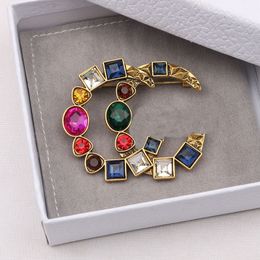 Famous Designer Brand Luxury Brooch Women Colorful Rhinestone Letter Brooches Suit Pin Fashion Jewelry Gift Clothing Decoration High Quality Accessories