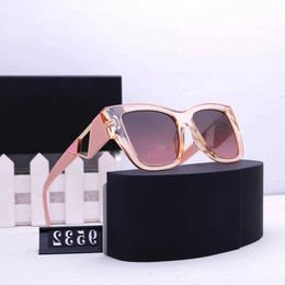 Designer Brand Fashion Sunglasses Luxury Outdoor Summer Eyewear for Women Pink Men Lovers Cute Elegant European Style Eyeglasses Letter Personality with Box Pola
