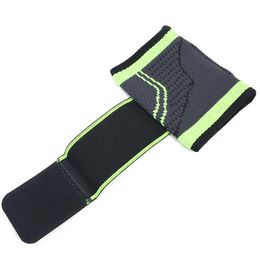 professional Weight Lifting Wristband Elastic Wrist Wraps Bandage Gym Fitness Powerlifting Wrist Protection Brace Support Strap for Cycling Basketball Tennis