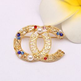 Luxury Women Men Designer Brand Letter Brooches 18K Gold Plated Colourful Rhinestone Jewellery Brooch Charm Pin Marry Christmas Party Gift Accessorie High Quality