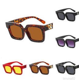 Frames Fashion Offs Luxury Sunglasses Brand Men Women Sunglass Arrow x Black Frame Eyewear Trend Hip Square Sunglasse Sports Travel Glasses Qwqn