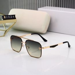 Luxury Designer Sunglasses Men Women Eyeglasses Outdoor Windproof Eyewear PC Frame Fashion Classic Lady Sun glasses Mirrors 0824