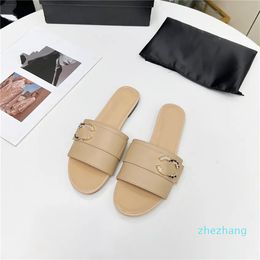 2023-slippers Luxury Design Summer Men and Women Flat Shoes Thick Sole Leather Rubber Letter Logo Casual Cartoon Slippers
