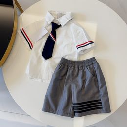 Baby Short Set Criança Criando Camiseta Camista Com Tirada Lapela Criança Estudante Dinner de Manga Curta 1-15 idades Top Luxo de Luxo Branco Branco