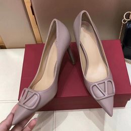 Valentine Shoe Luxury Brand High Heels Sandals Pointed Toe Thin Heels Classics Metal V-Buckle Nude Black Red Wedding Shoes Summer With Bag 524