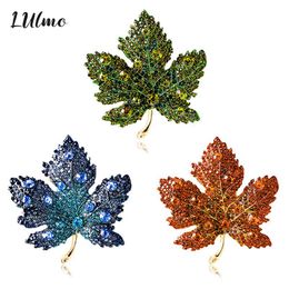 Shining Maple Leaf Brooches Rhinestone Red Color Maple Brooch Winter Fashion Jewelry Beautiful Wedding Pin Party Accessories