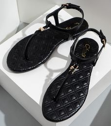 Flip Flops Fashion Dışarıda Giyim Nakitli Plaj Klip Ayak Tip Düz Sandalet Kadın Daireler