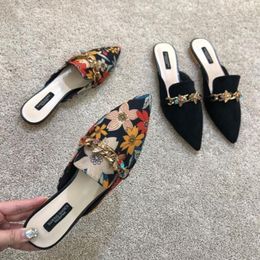 Slippers Brand Designer Shoes Woman Embroider Floral Metal Chains Sandals Ladies Closed Toe Flip Flops Flats Low Heels Slides
