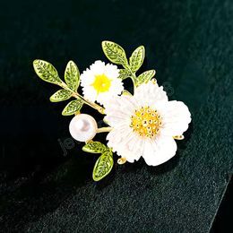 Chrysanthemum Flower Brooches For Women Elegant Natural Pearl Romantic Clothing Accessories Party Office Brooch Pin