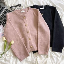 Women's Knits Retro Girls Pink Sweater Exquisite Button Round Neck Autumn Loose Versatile Texture French Style Elegant Solid Knitted