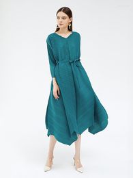 Casual Dresses Miyake Pleated Lake Blue V-Neck Belt Dress 2023 Fall Big Size Loose Elegant Designer Clothes