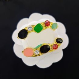 Chanlles Brooch Luxury Top Quality Designer Brooches Stamp Clothing Rhinestone Jewelry Fashion Pearl 18K Gold Plate Forme Mens Womens Pin 383