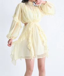 2023 Дизайнер одежды платья женская стоячая шея фонарь с длинными рукавами выдолблена с открытыми талией, рюшами короткие женские платья