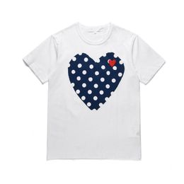 Designer Mens Tshirt Designer Red Heart Shirt Commes Casual Women Shirts Badge High Quanlity Tshirts Cotton Embroidery Classic Love 670