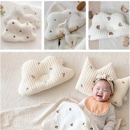 Pillows Baby Head Pillow Nursing Cushion Infant Support born Sleeping Positioning Pad Room Decor Stuff 230525