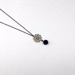 Pendant Necklaces 1Pcs Black Lava Stone Diffuser Necklace Essential Oil Flower Aromthraphy Jewellery Sweater