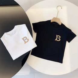 Tasarımcı Bebek Çocuk Kısa Kollu Tees Üstler Bebek Erkekler Lüks Gömlek Kızlar Moda Mektubu Tshirts Chilsrens Sıradan Mektup Baskılı Giysiler T-Shirts