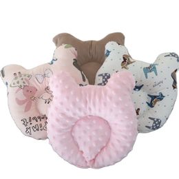 Pillows born Baby UShaped Pillow Cotton Bear Eccentric Head Correction Shaping Children Beddings Bed Products 230525