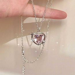 Wholesale Wholesale luxury pink diamond heart pendant, feminine