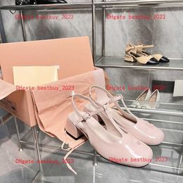 2024 New Sandals Designer Mary Cream Collection Fashion Versatile Ladies Summer Simple and Magnificent