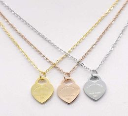 2023 Stainless steel heart-shaped necklace short female Jewellery 18k gold titanium peach heart pendant for woman fashion