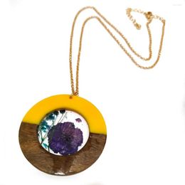 Pendant Necklaces Design Dried Flower Resin Necklace Round Wood And Acrylic Pieced For Women Girls Romantic Jewellery Gifts