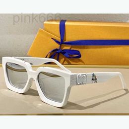 Sunglasses Designer High grade female sunglasses with concave shape, square board, male new style sports belt, fashionable and UV resistant Y06B