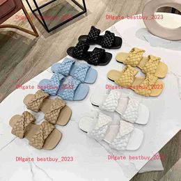 2024 Fashion Leather Woven Sandals Women Outdoor Roman Slippers Flat Designer Simple Versatile Black White Yellow Blue Camel Comfort Room Exposed Toes