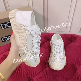 New Luxurys Designer Women fashion Sneakers Lace Up popular Flat Casual Men Spring Autumn Walking Shoes White